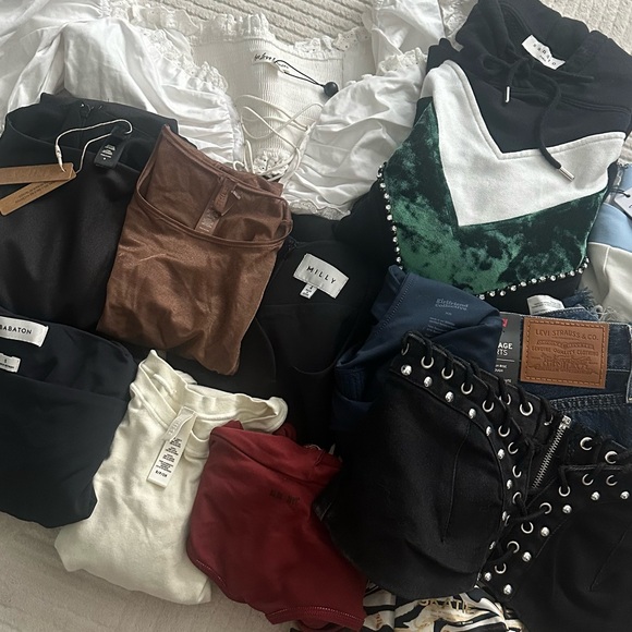 🪩 I’m LIVE 😀 like to be notified when! 🪩 - Picture 5 of 5